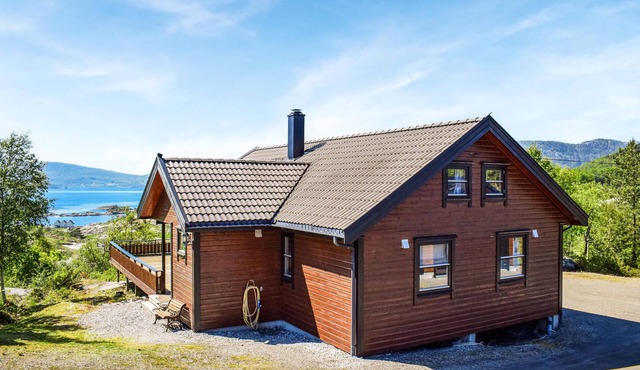 Awesome home in Nedstrand with WiFi