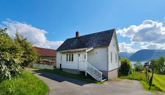 Awesome home in Rosendal with sauna