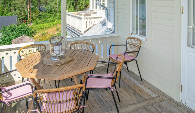 Awesome home in Stallarholmen with lake view
