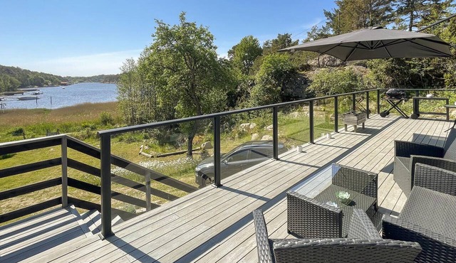 Awesome home in Skjærhalden