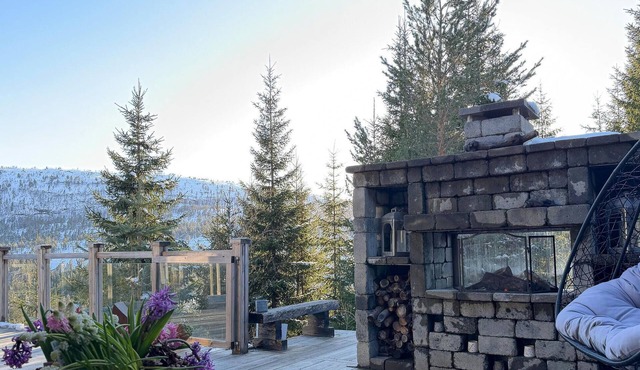 Awesome home in Stryn with house a mountain view