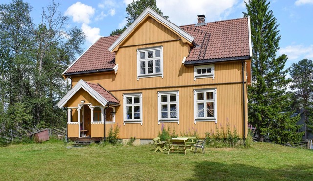 Awesome home in Tufsingdalen