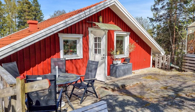 Awesome home in Uddevalla with sauna