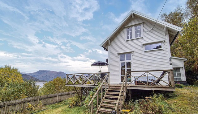 Awesome home in Vaksdal with house sea view