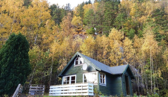 Awesome home in Vallavik with WiFi