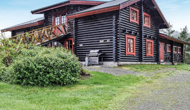 Awesome home in Vegårshei with sauna