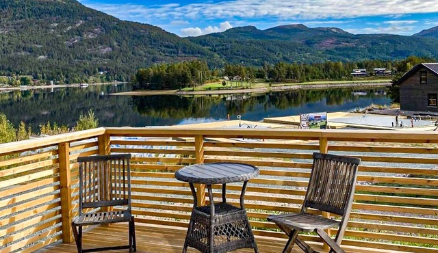 Awesome home in Vrådal with lake view