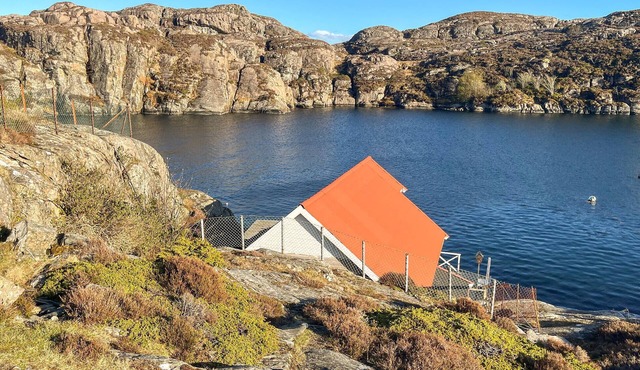 Beach front home in Fjell with house sea view