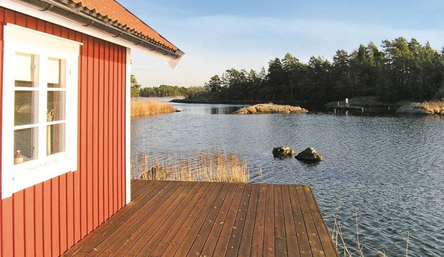 Beach front home in Gunnebo with house sea view