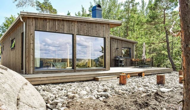 Beach front home in Risør with ethernet internet