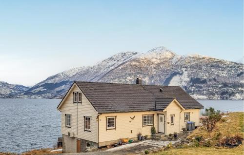 Beach Front Home In Tørvikbygd With Wifi