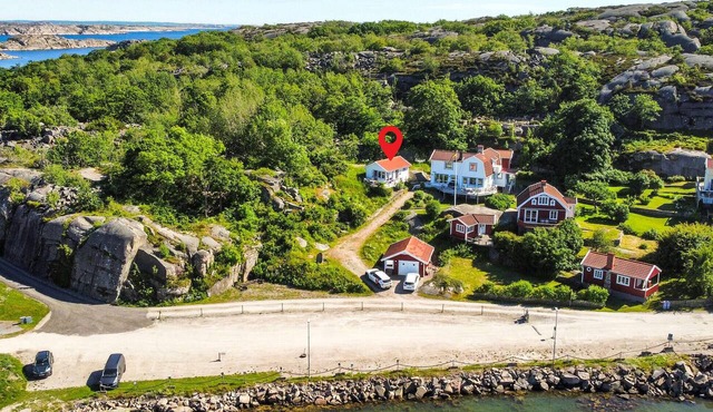 Beach front home in Kungshamn Hovenäset with sauna in Kungshamn Hovenäset
