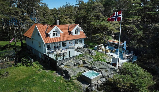 Beachfront gem with outdoor kitchen in Hvaler