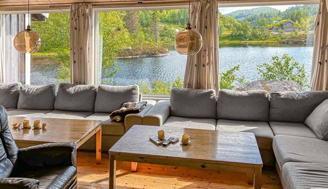 Beautiful apartment in Tjørhom with lake view