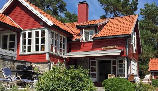 Beautiful cabin at Nes with fjord and beach