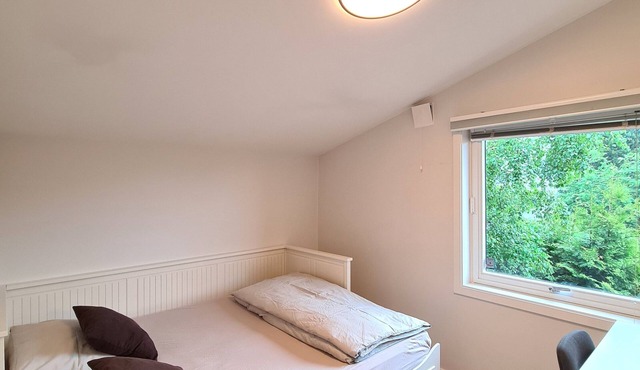 Beautiful Double Bed in DT Serene Villa near Oslo | Lillestrøm K5 in Lillestrøm