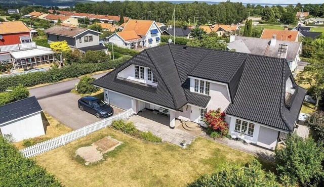 Beautiful Family House near Bergs slussar
