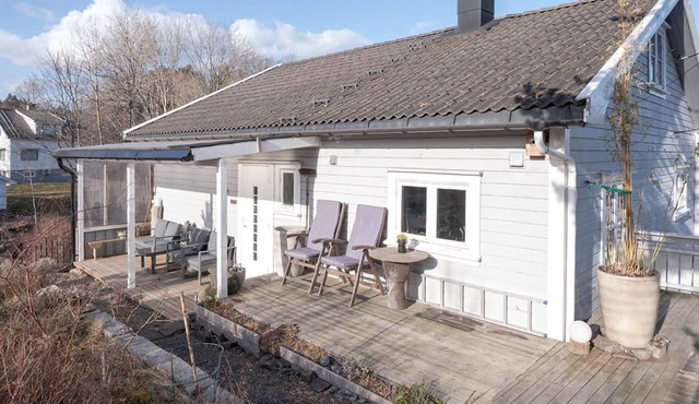 Beautiful home in Arendal with WiFi