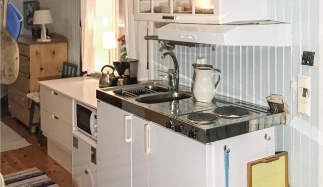 Beautiful Home In Botolfsbo With Sauna