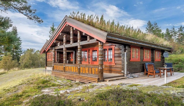 Beautiful home in Evje with WiFi