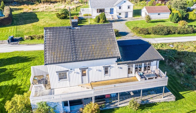 Beautiful home in Fjørtoft with sauna