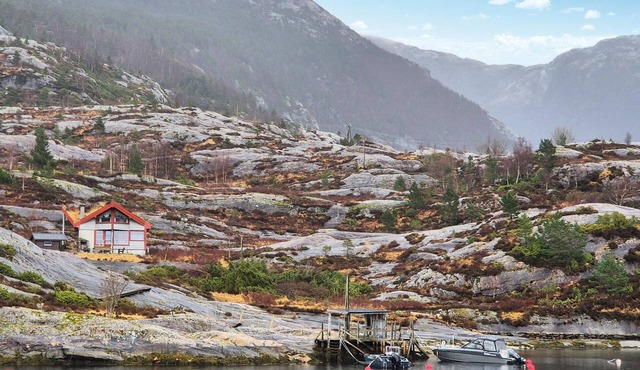 Beautiful home in Masfjordnes with sauna