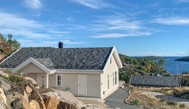 Beautiful home in Risør with sauna in Risør