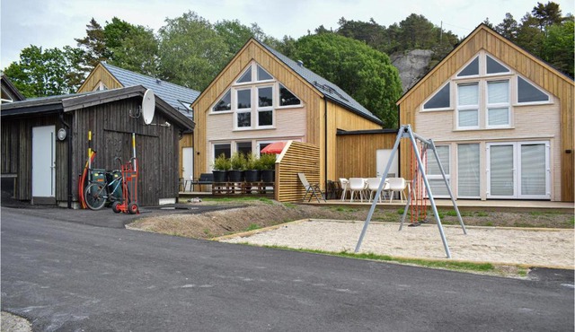 Beautiful Home In Søgne With Wifi