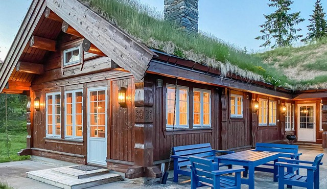 Beautiful home in Sjusjoen