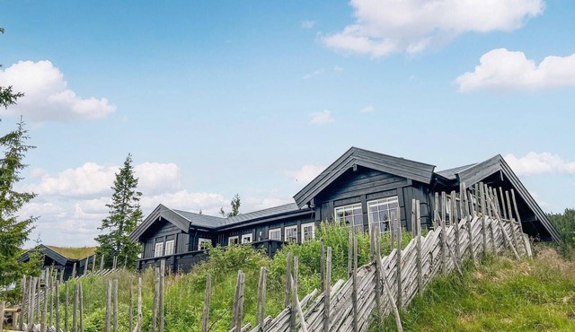 Beautiful home in Sjusjøen with sauna