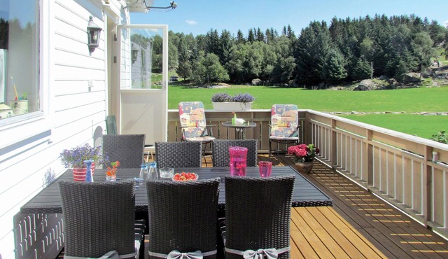 Beautiful home in Skjold with WiFi