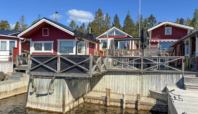 Beautiful home in Vallvik with sauna