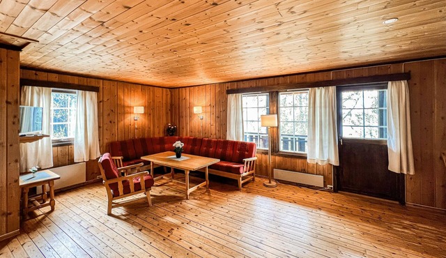 Beautiful home in Vinstra with sauna
