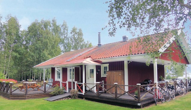 Beautiful home in Vittaryd with lake view
