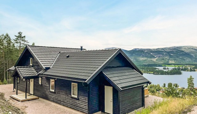 Beautiful home in Vrådal with sauna