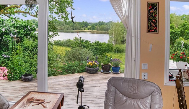 Beautiful home in Vretstorp with lake view