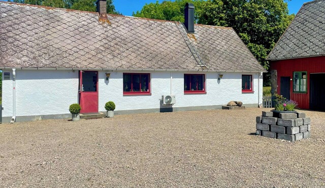 Beautiful house on a quiet farm near Viken harbour