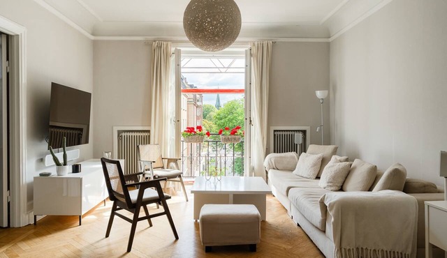 Beautiful Karlaplan Apartment, 70sqm, Balcony in Stockholm
