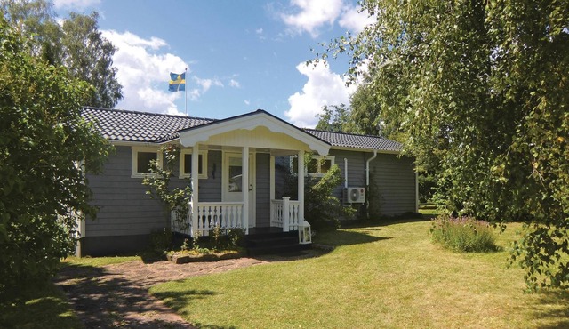 Beautifully located cottage with open floor plan and large sheltered back near Borgholm on Öland.