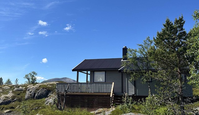 Bergtussa-secluded off-grid cabin in Lødingen in Lødingen