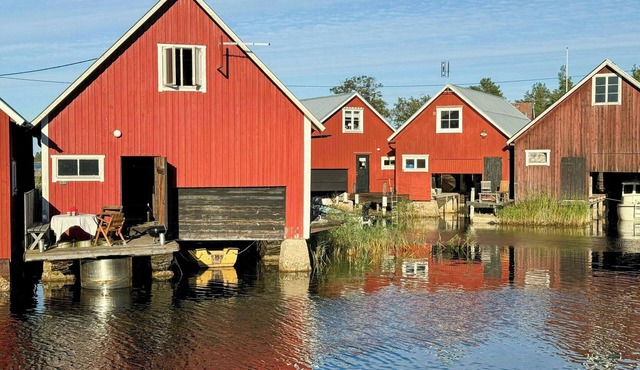 Boathouse stay in historic Fågelsundet