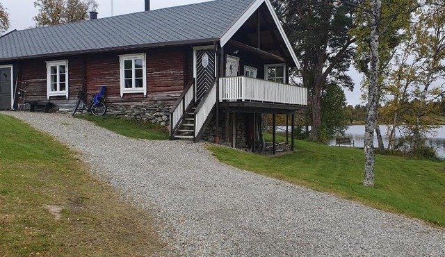 Brekkveien 81-meget sentral hytte,15 min å gå til Røros sentrum
