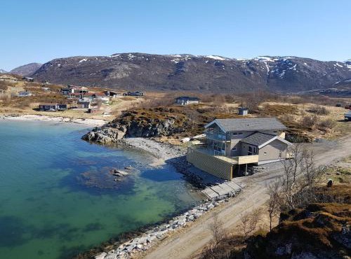 Brensholmen kyst brygge in Botnhamn