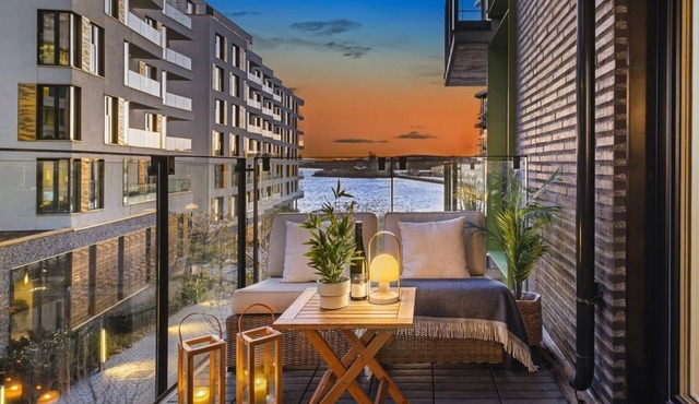 Bright & exclusive 1BR in Prime Location-located on water with see view