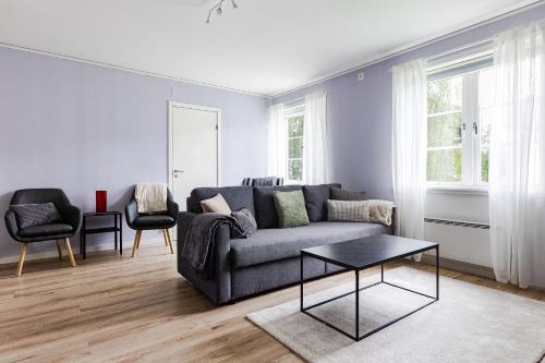 Bright & Spacious Getaway