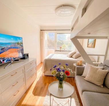 Bright Studio Apartment with Sun Terrace, Central Båstad in Helsingborg