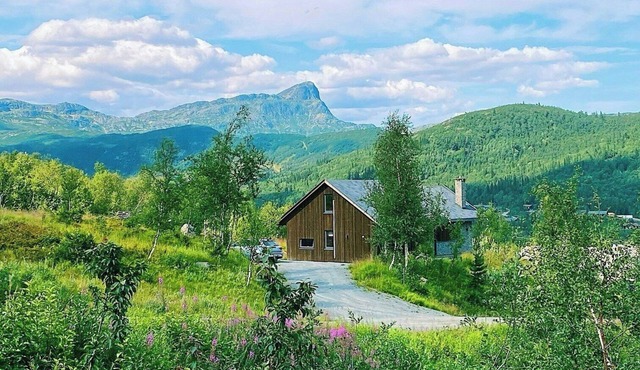 Cabin in alpine slope near Besseggen