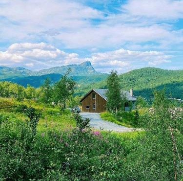 Cabin In Alpine Slope Near Besseggen