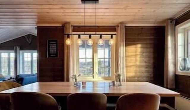 Cabin in magnificent landscape and hot tub inside