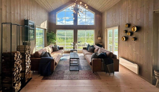 Cabin near Høgevarde with views and biking in Flå